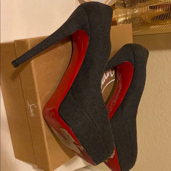 Christian Louboutin Grey Fabric Pump - Picture 5 of 6